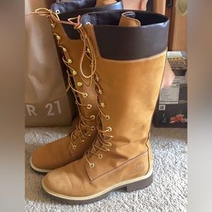 Knee high timberland boots, barely worn. Not my size l.